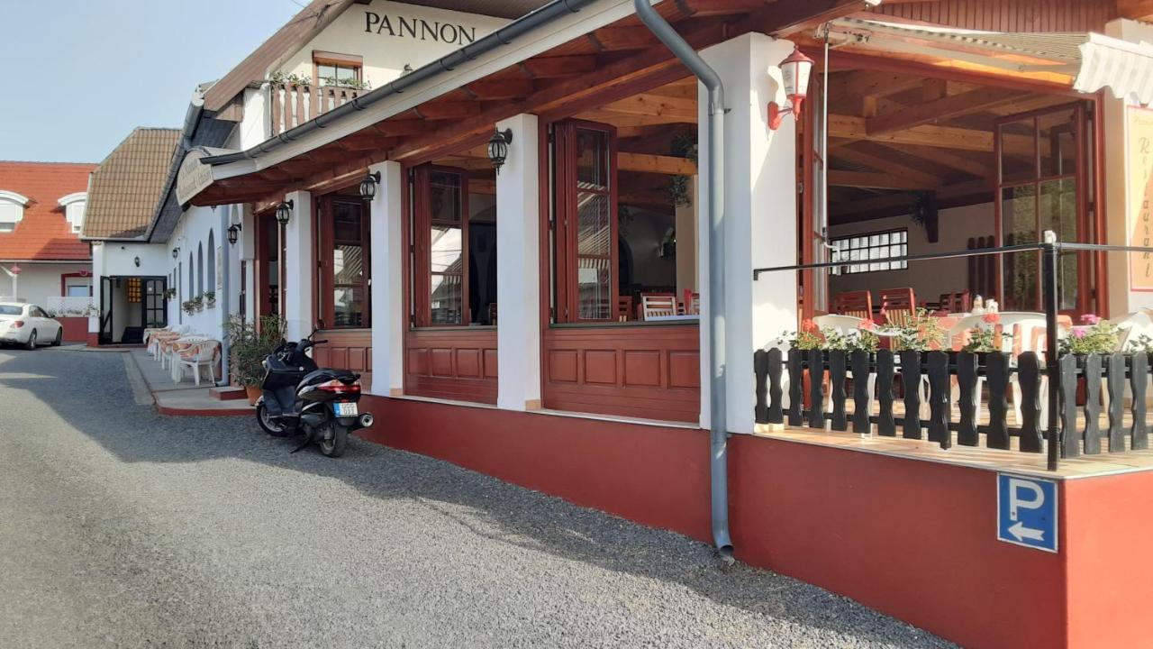 Pannon Panzio Restaurant 호텔 판논할마 외부 사진